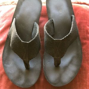 Platform black flip flops
